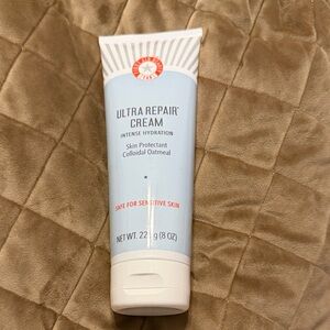 First Aid Beauty Ultra Repair Cream - Blue and White